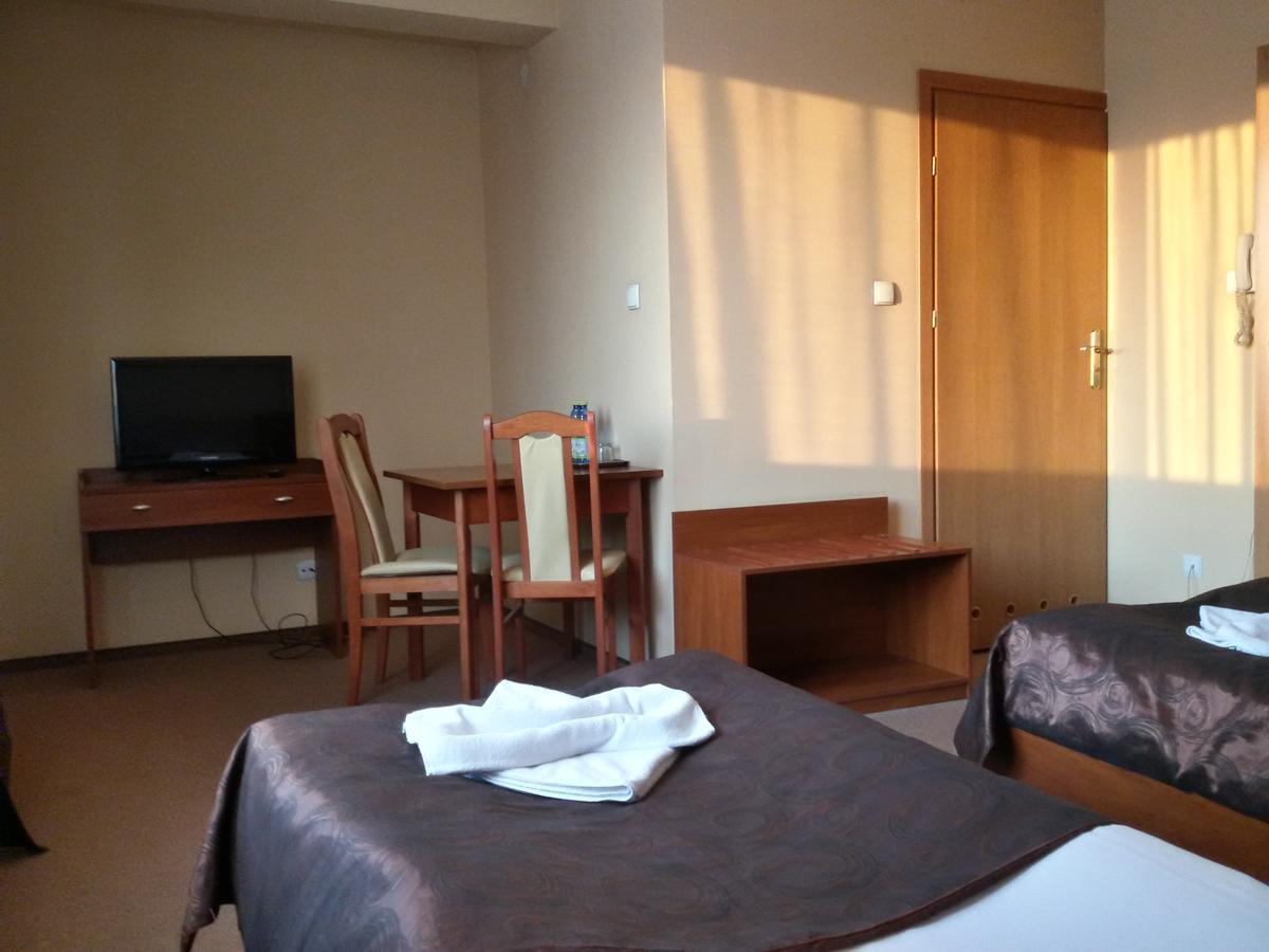 Hotel Astor Radom Bagian luar foto