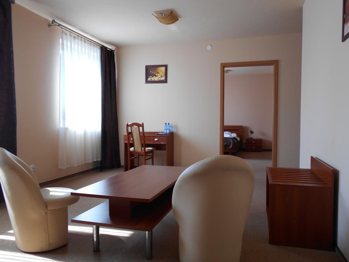 Hotel Astor Radom Bagian luar foto