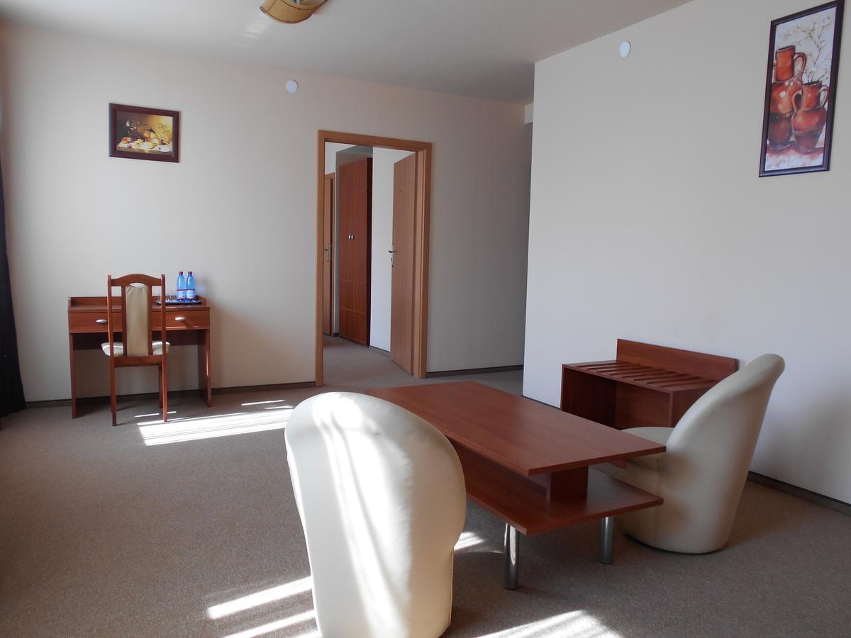 Hotel Astor Radom Bagian luar foto