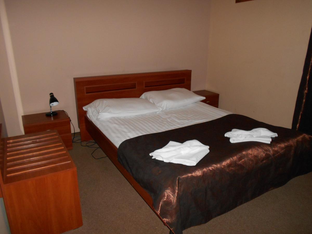 Hotel Astor Radom Bagian luar foto